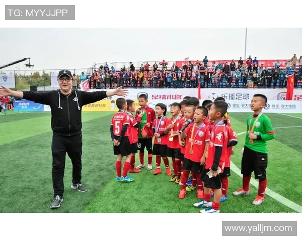 栾球员的成长之路与足球梦想的追逐历程探讨 栾球员的成长之路与足球梦想的追逐历程探讨